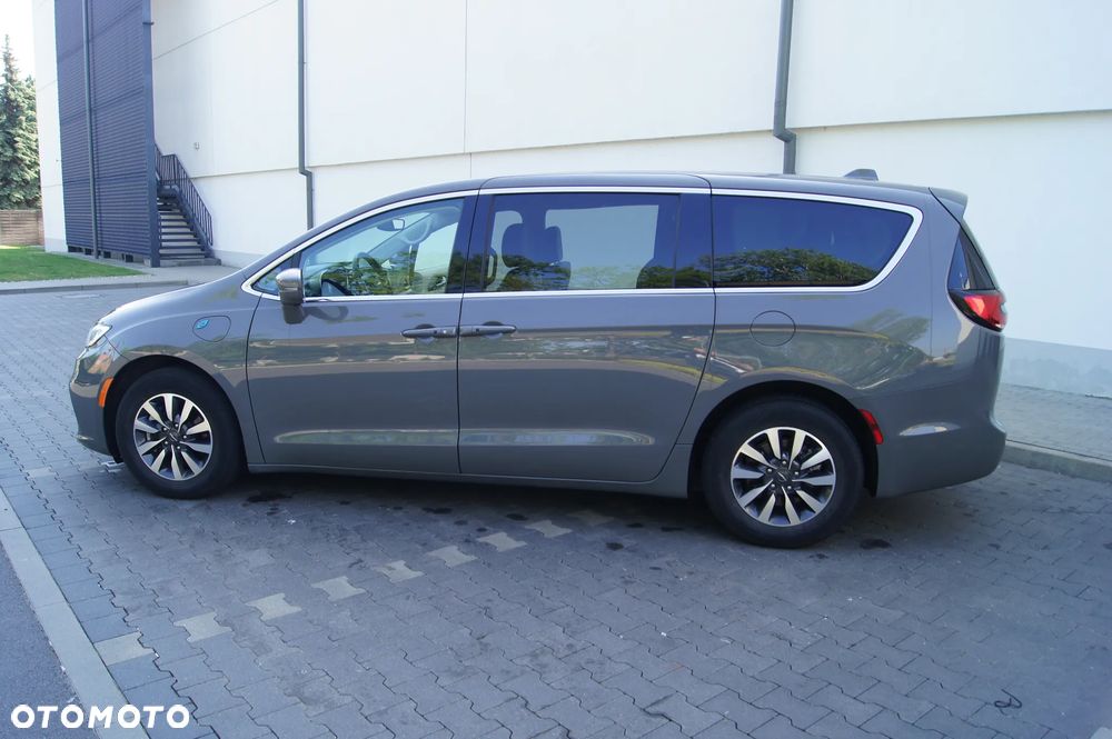 Chrysler Pacifica - 17
