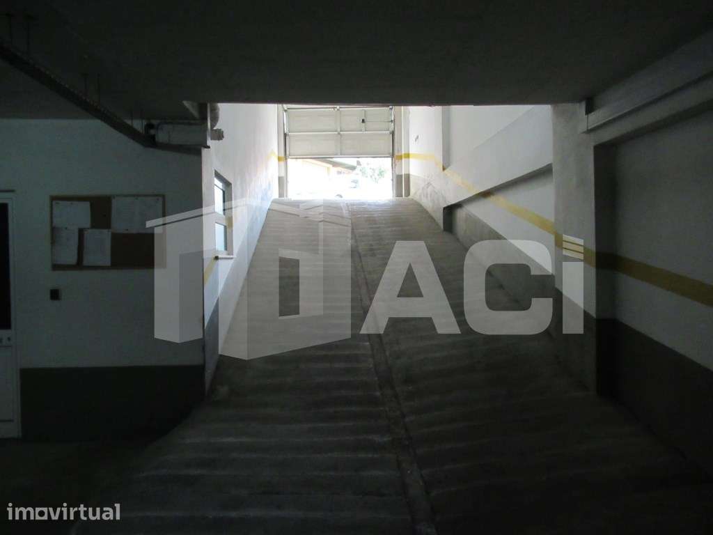 Garagem Av. Marquês de Pombal - Grande imagem: 4/10