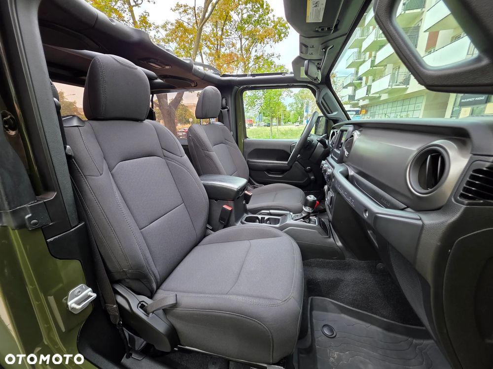 Jeep Wrangler - 30