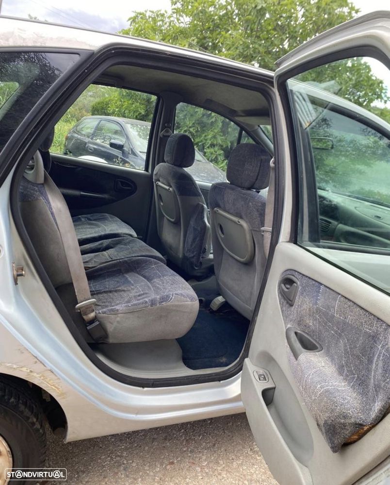 Renault Scénic 1.4 16V - 4