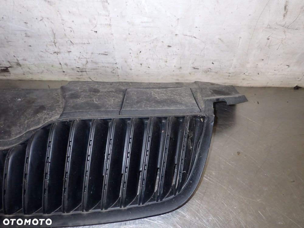 GRILL ATRAPA SKODA PRAKTIK 1.4 5J0853668 - 2