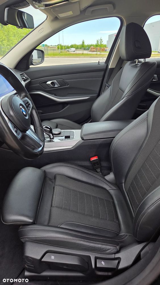 BMW Seria 3 330i - 18