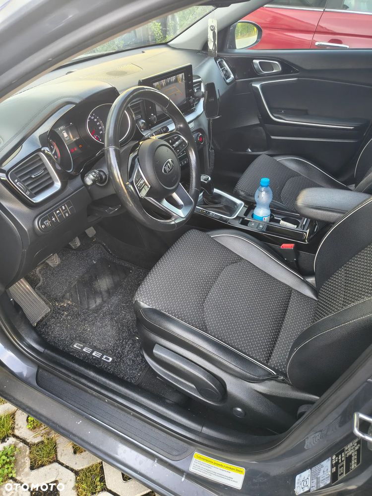Kia Ceed 1.6 CRDi mHEV L Business Line - 9