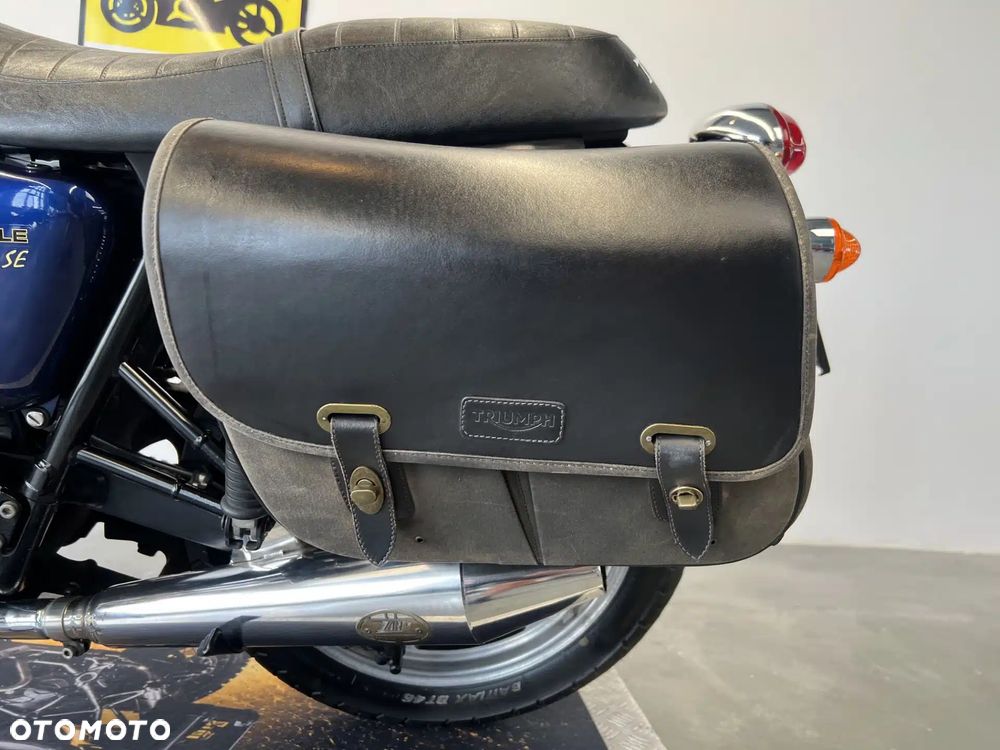 Triumph Bonneville - 12