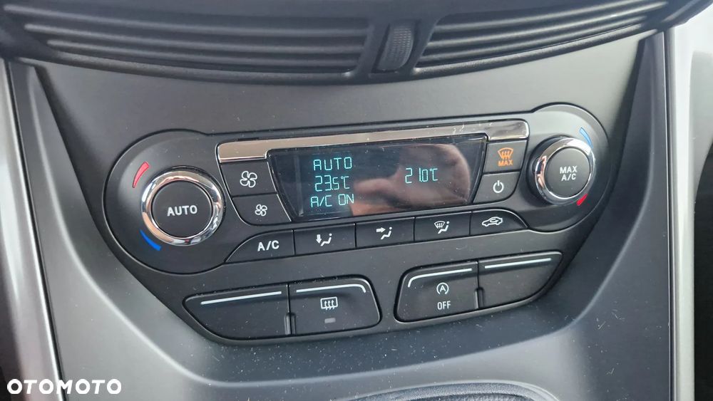 Ford Kuga 2.0 TDCi 2x4 Titanium - 12