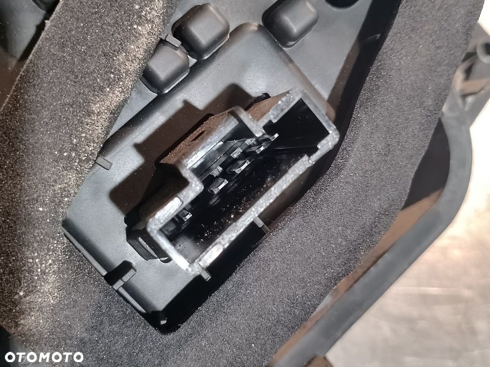 LAMPA TYLNA PRAWA DACIA SANDERO II 265506147R HATCHBACK - 2