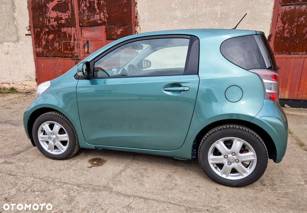 Toyota iQ - 5