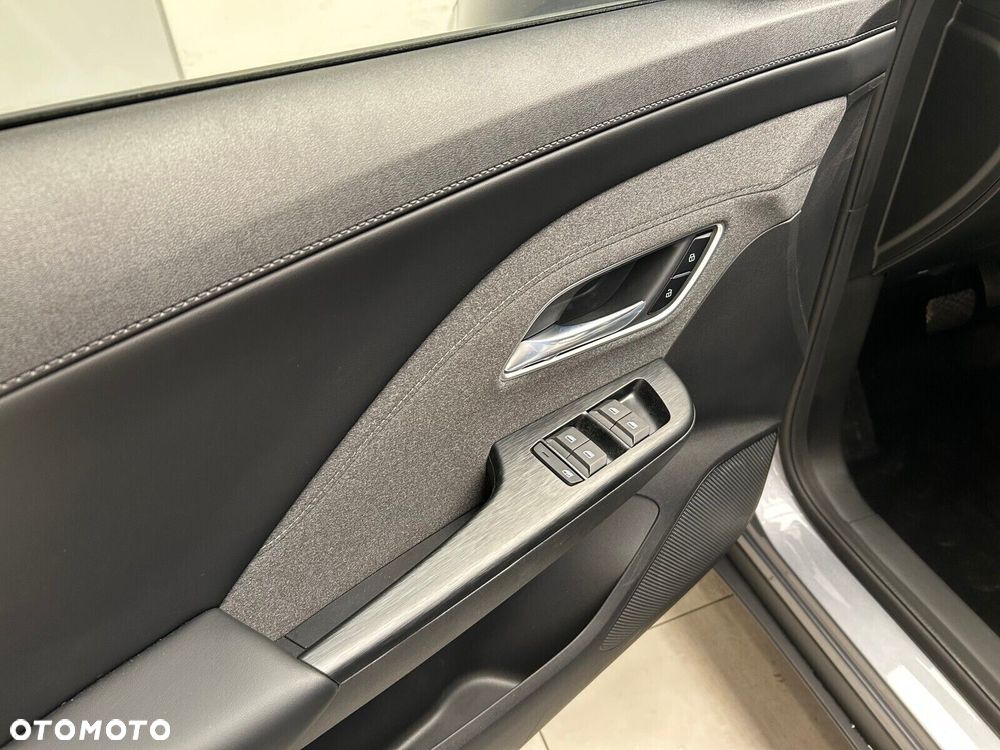 MG ZS Hybrid+ - 10