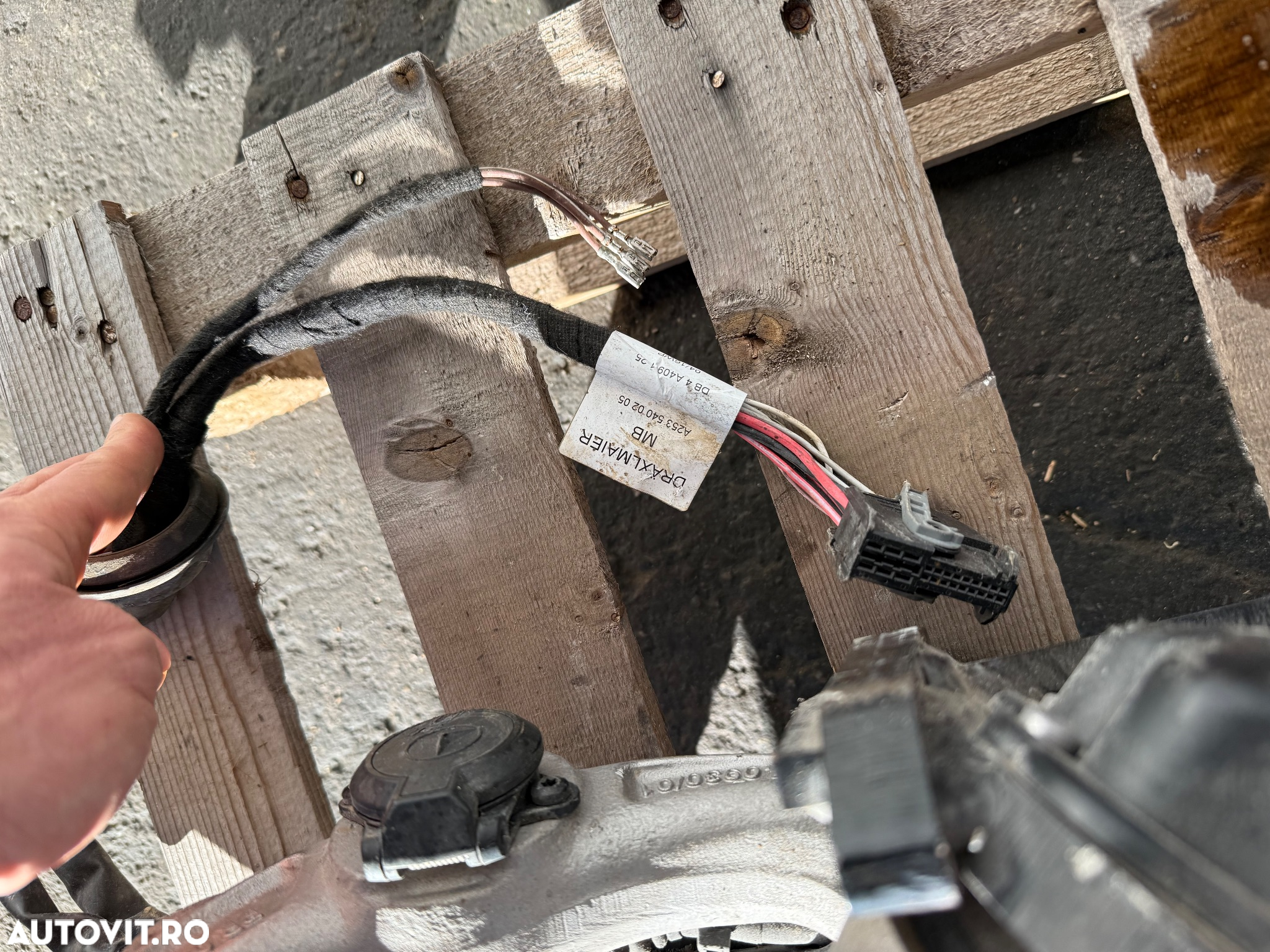 Cârlig remorcare tractare mercedes GLC suv  w253 A253 x253 C253 electric original mercedes oem - 8