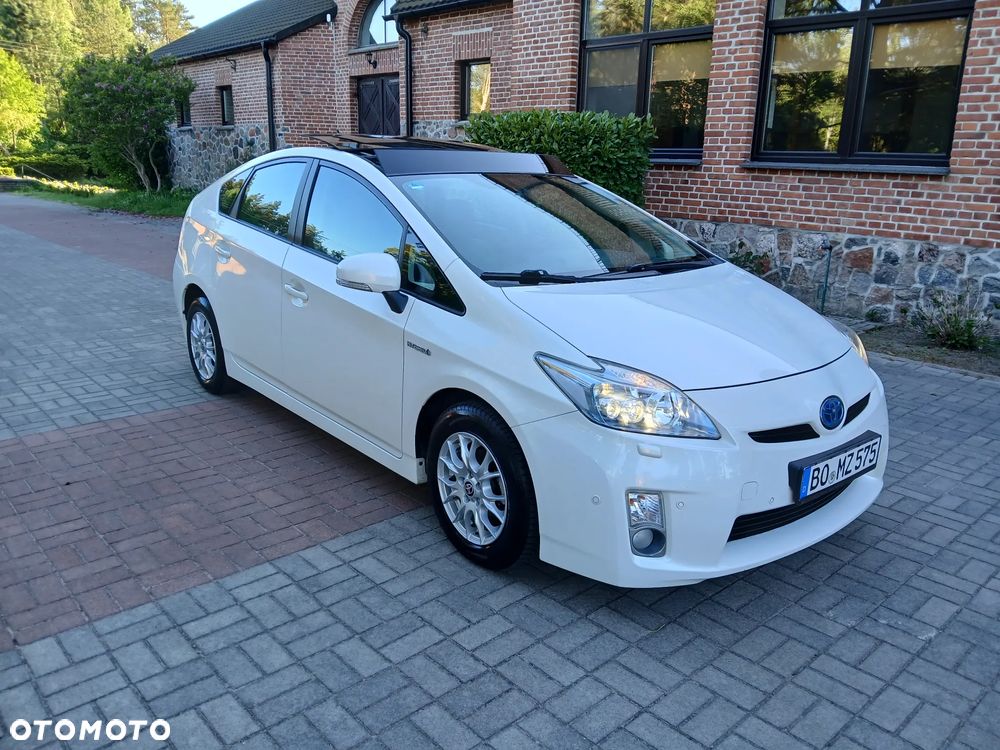 Toyota Prius (Hybrid) Executive - 3