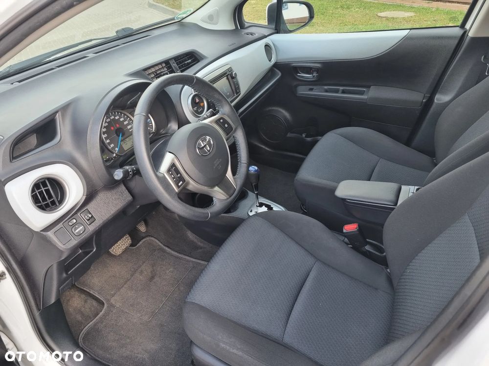 Toyota Yaris Hybrid 100 Life - 19