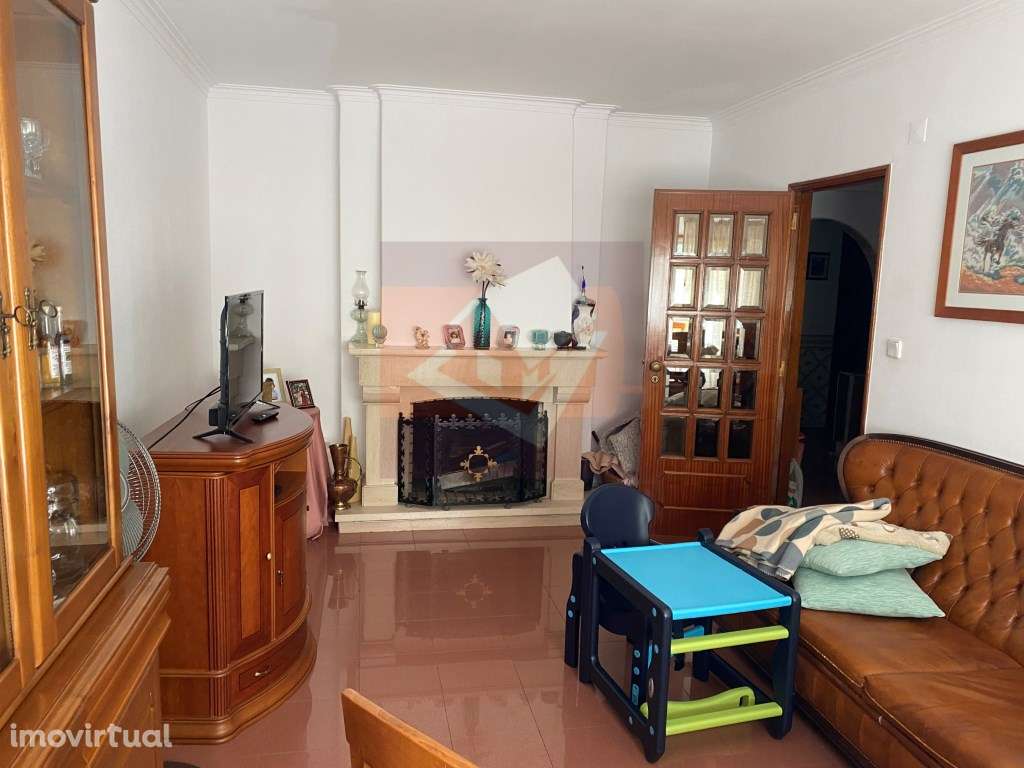 Apartamento T3 mobilado em Camarate junto ao Aeroporto - Grande imagem: 3/4