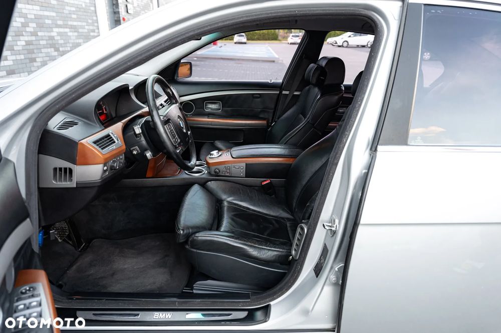 BMW Seria 7 735i - 11