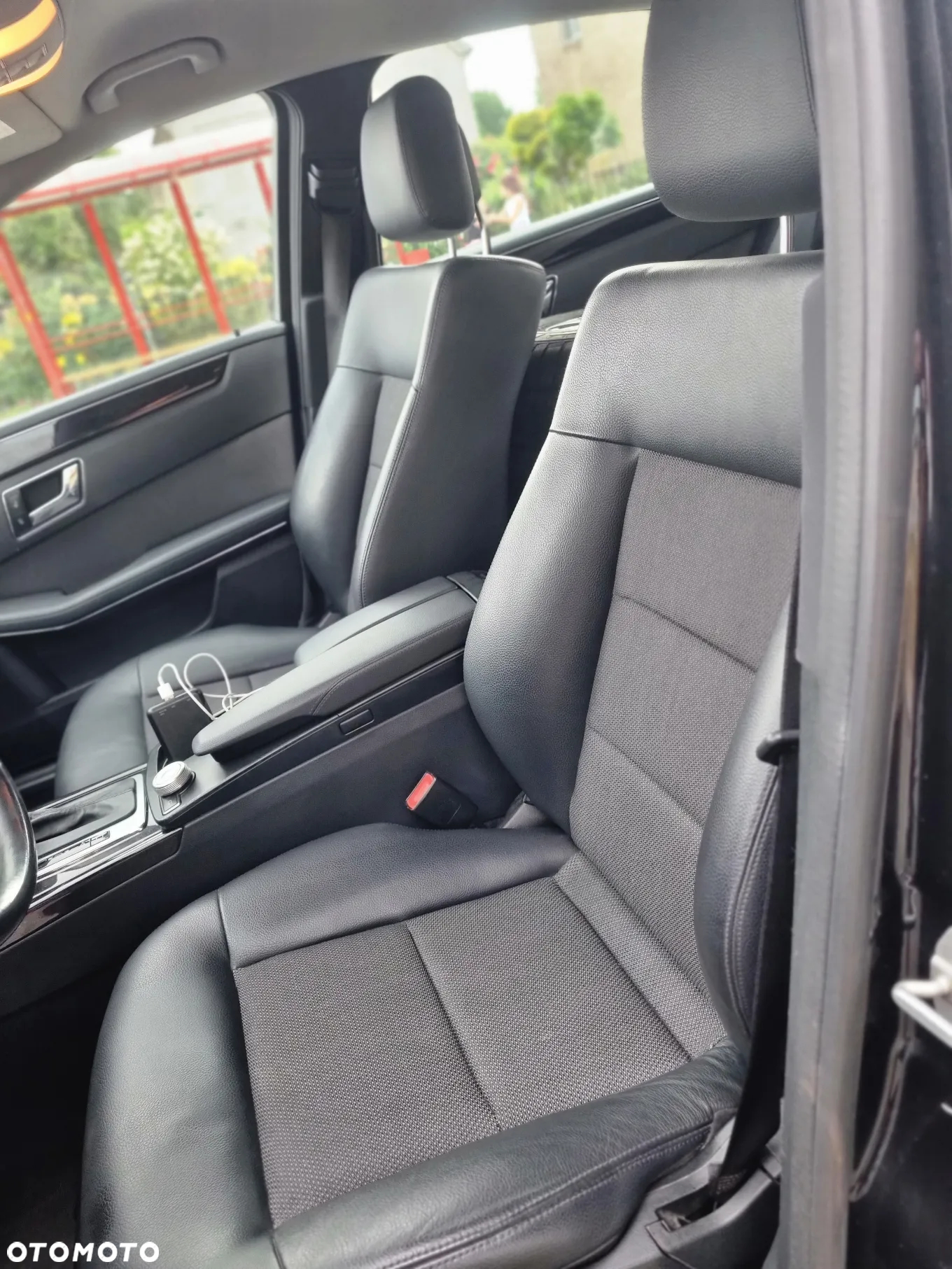 Mercedes-Benz Klasa E 200 CGI BlueEFFICIENCY Automatik Avantgarde - 12