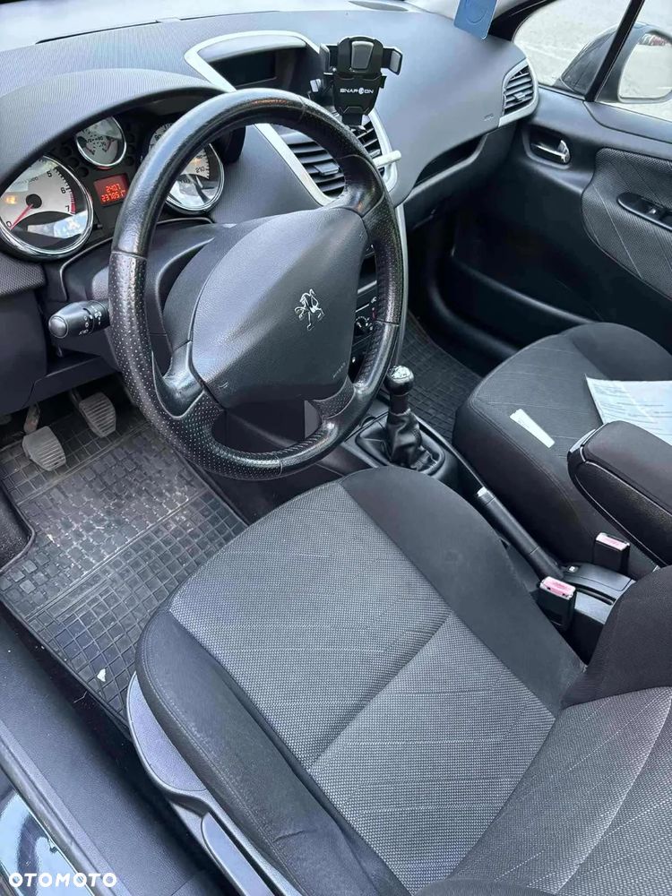 Peugeot 207 1.4 - 9