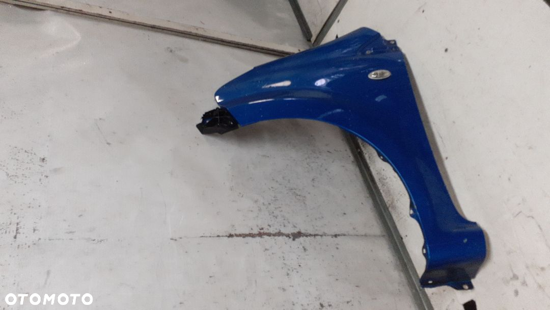 * BŁOTNIK PRZÓD PRZEDNI LEWY DO TOYOTA AYGO GRANATOWY 8M6 - 2