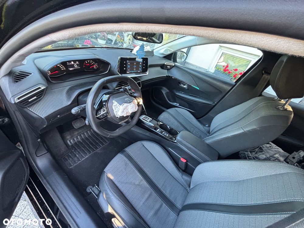 Peugeot 208 - 16