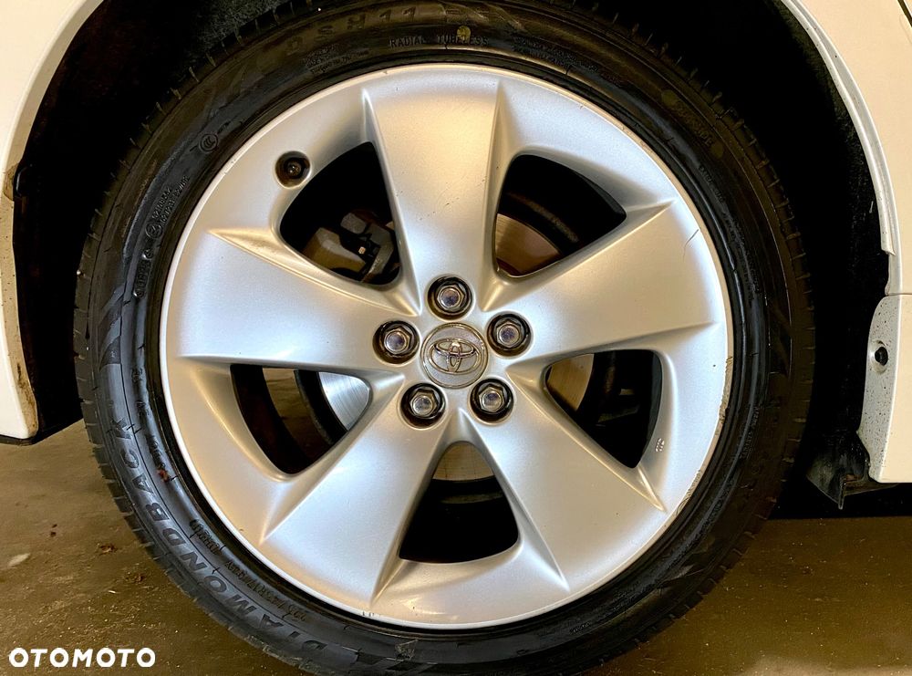 Toyota Prius (Hybrid) Life - 22