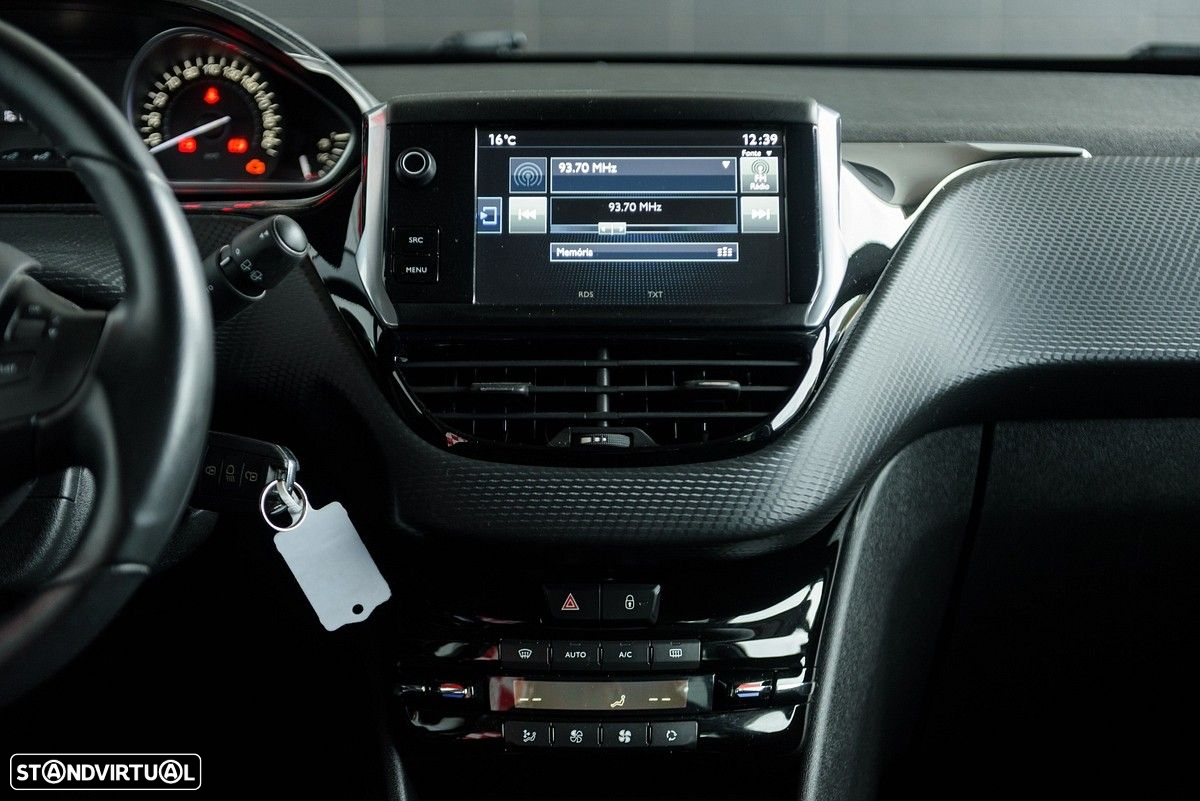 Peugeot 208 1.2 PureTech Allure - 38