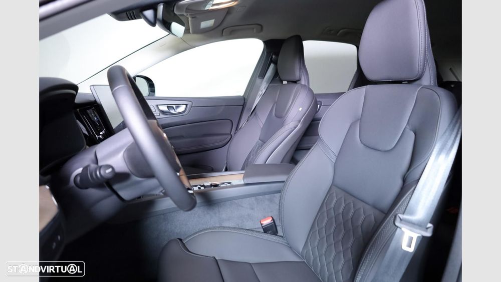Volvo XC 60 2.0 T6 PHEV Plus Dark - 10