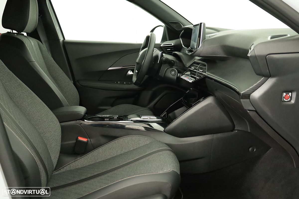 Peugeot 2008 1.2 PureTech Allure EAT8 - 23