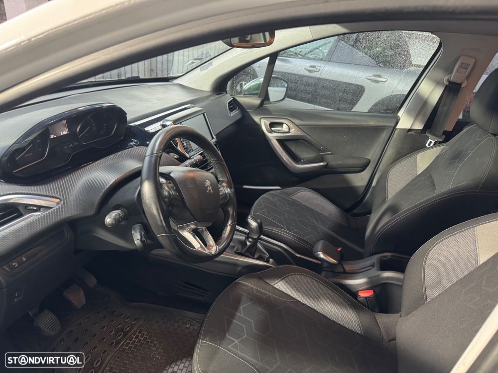 Peugeot 2008 1.2 PureTech Style - 8