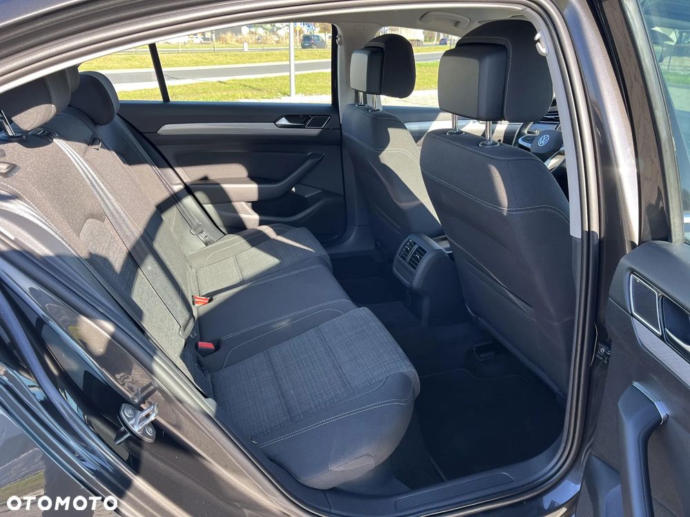 Volkswagen Passat - 19