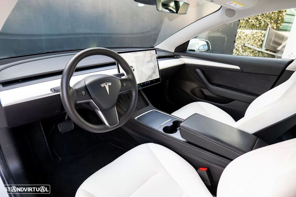 Tesla Model 3 - 31
