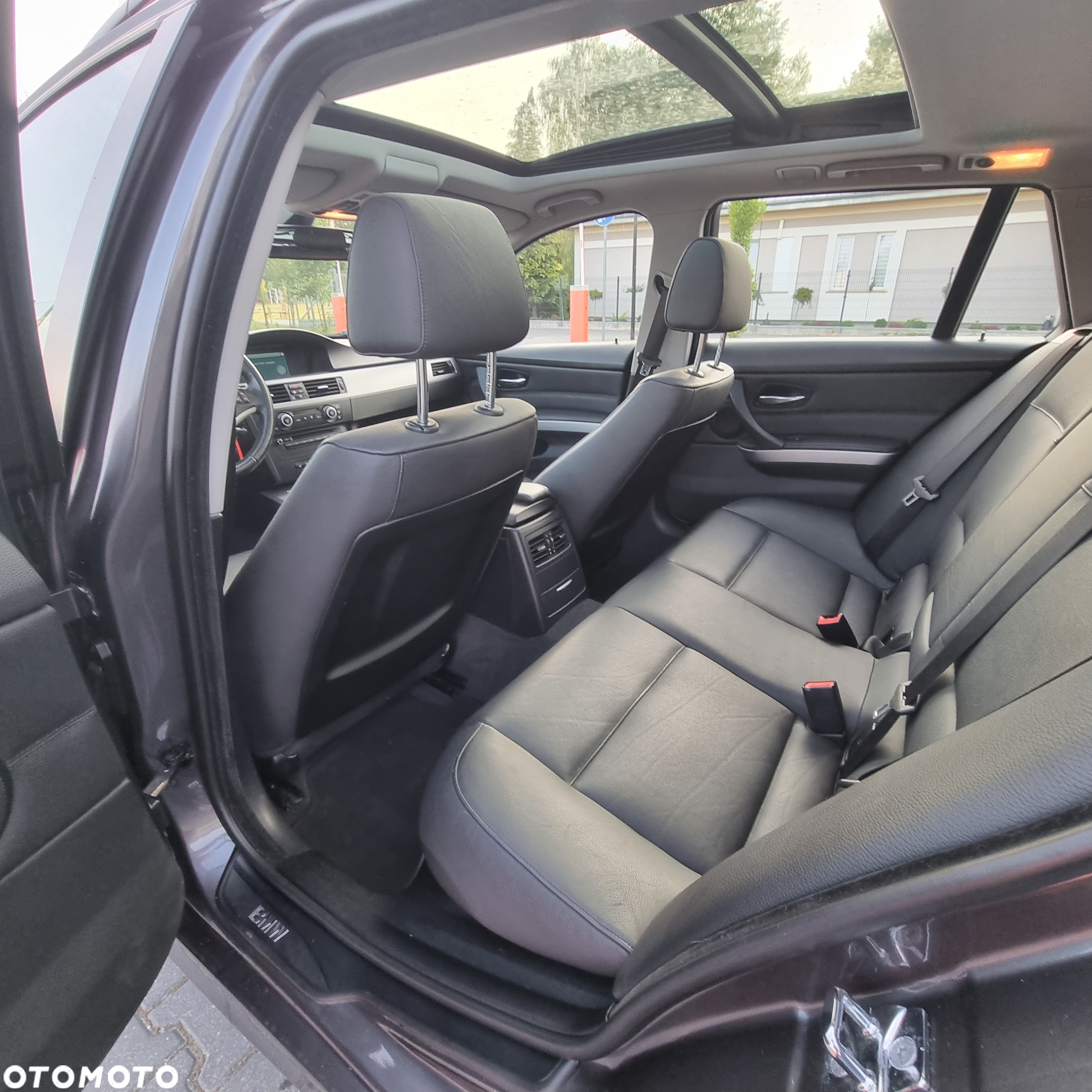 BMW Seria 3 320d DPF Touring - 10