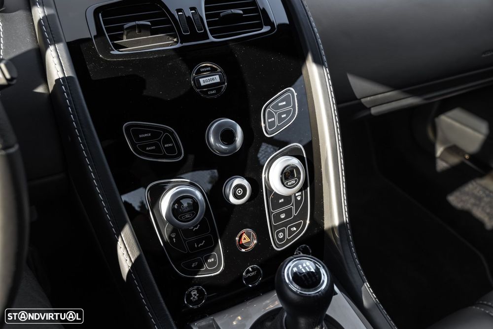Aston Martin Vantage Coupe - 18