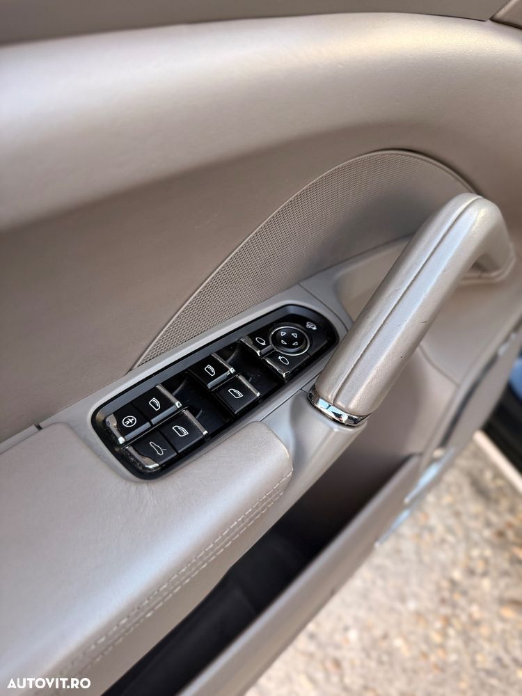 Porsche Cayenne 3.0 L V6 - 23