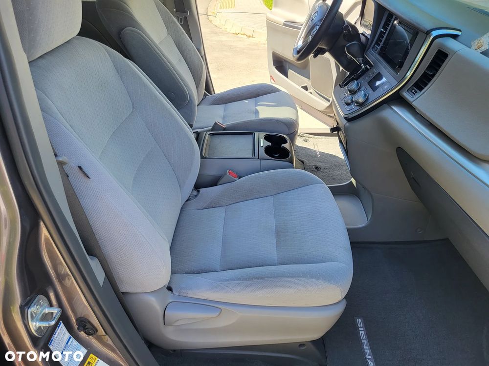 Toyota Sienna 3.5 V6 LE AWD - 34