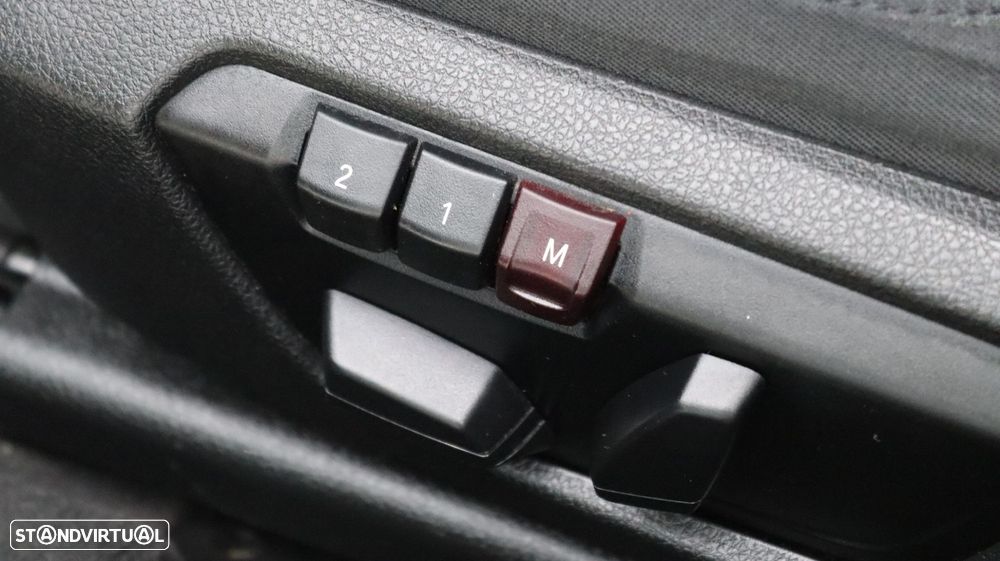 BMW 318 d Touring Auto - 13