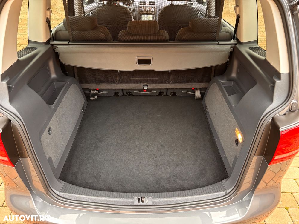 Volkswagen Touran 2.0 TDI DPF Highline - 17