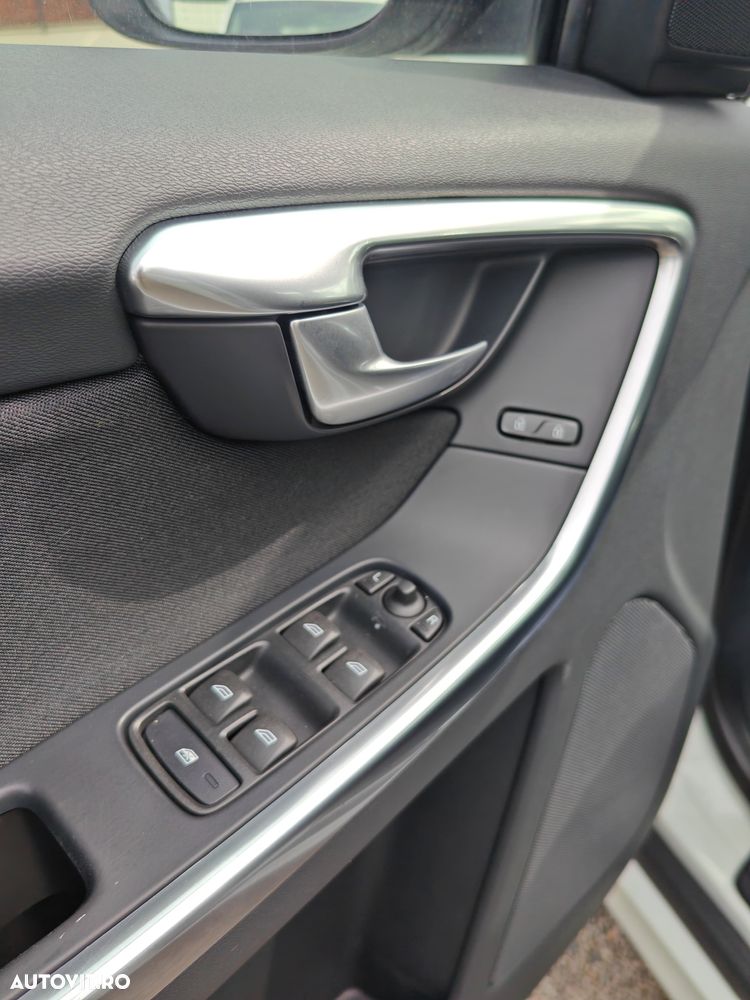 Volvo XC 60 D3 Geartronic Momentum - 22