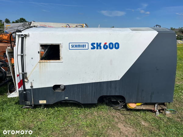 Zabudowa Zamiatarki Marki Schmidt SK600 Zamiatarka Możliwość Transportu