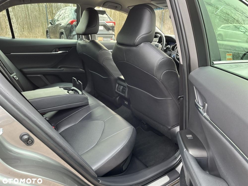 Toyota Camry 2.5 Hybrid Executive CVT - 11