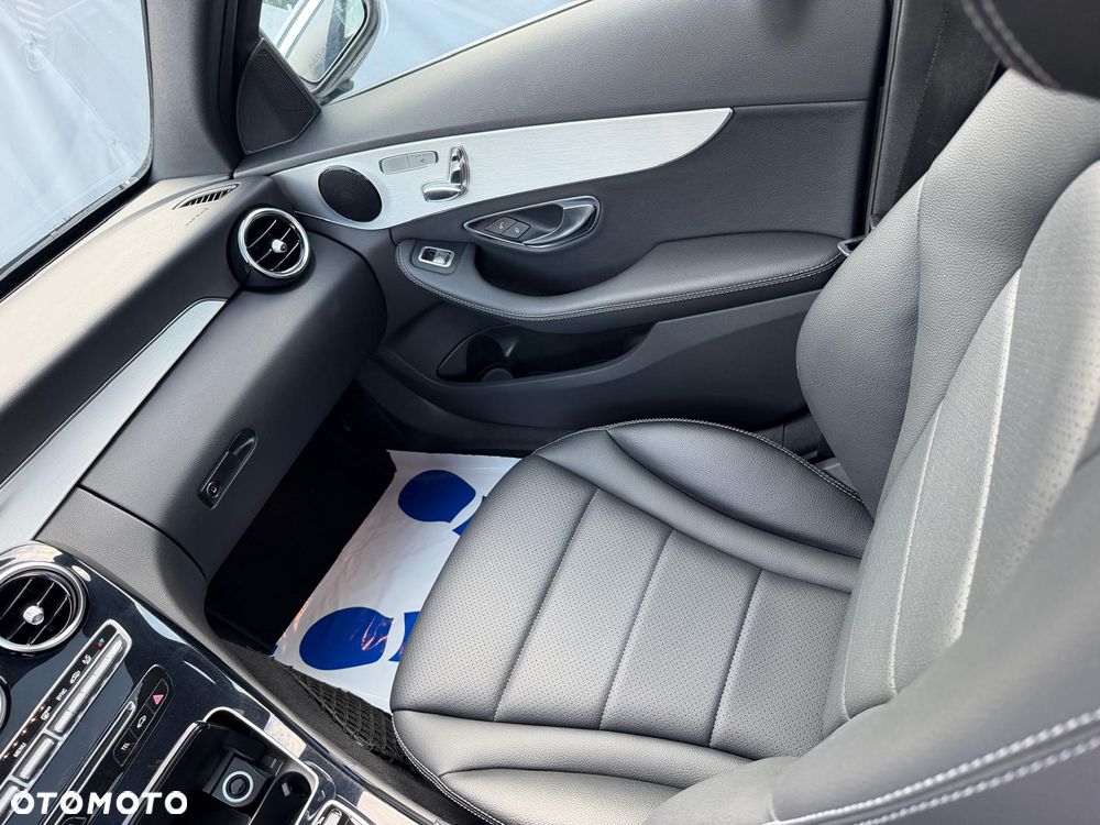 Mercedes-Benz Klasa C 300 7G-TRONIC AMG Line - 30
