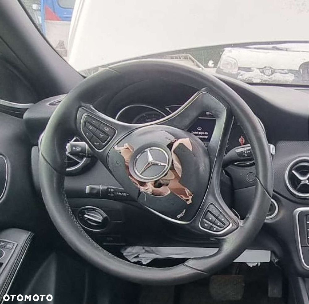 Mercedes-Benz GLA - 11