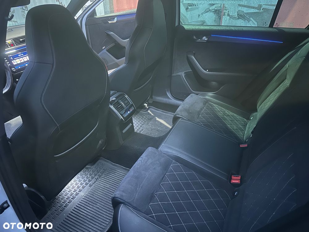 Skoda Superb 2.0 TSI Sportline DSG - 9