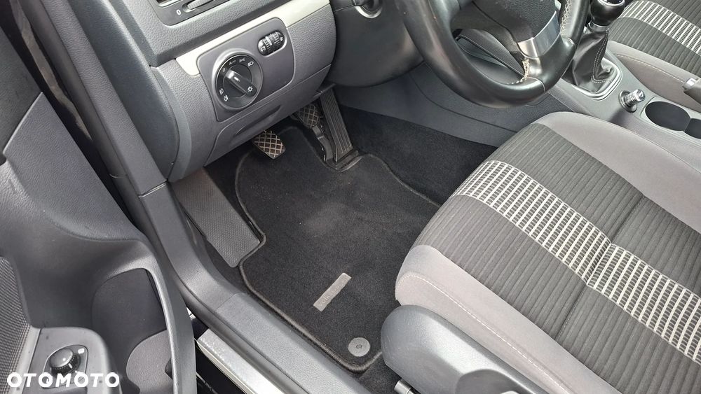 Volkswagen Jetta 1.6 Trendline - 26