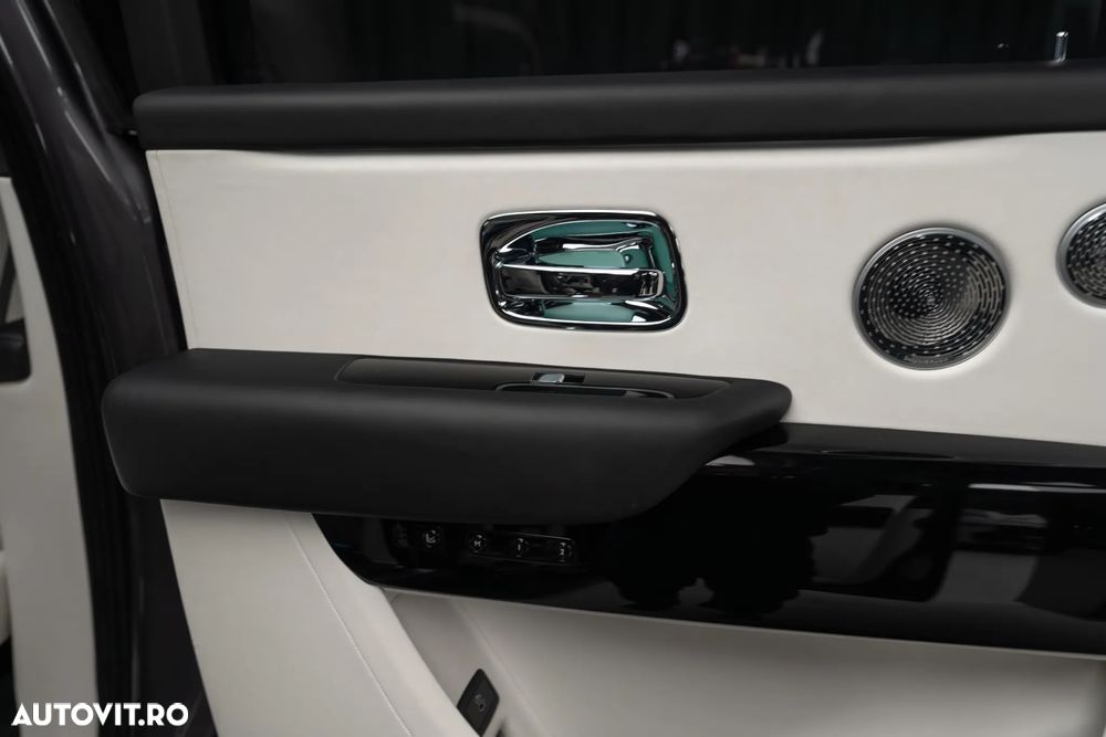 Rolls-Royce Cullinan Standard - 32