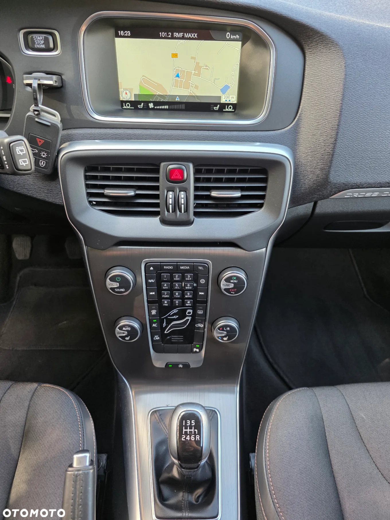 Volvo V40 Cross Country D2 Drive-E SCR Dynamic Edition - 35