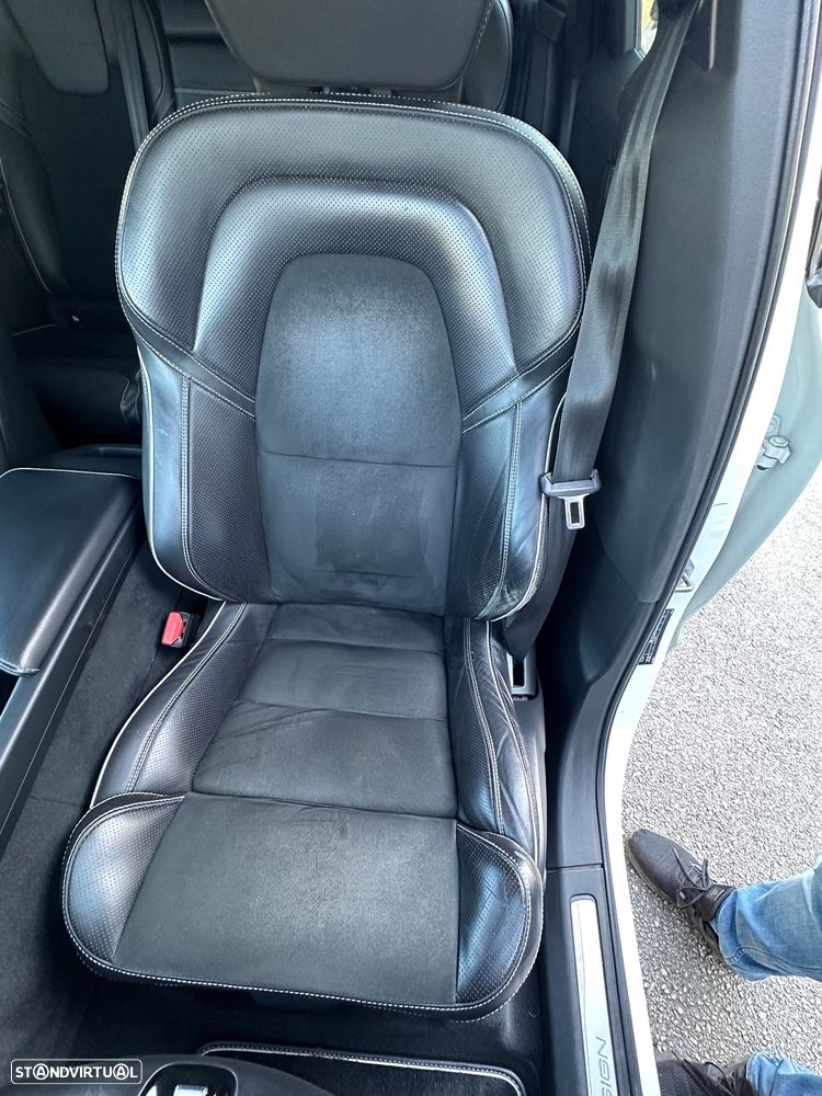 Volvo XC 60 2.0 T8 PHEV R-Design AWD - 32