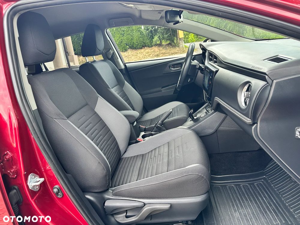 Toyota Auris 1.8 VVT-i Automatik Design Edition - 29