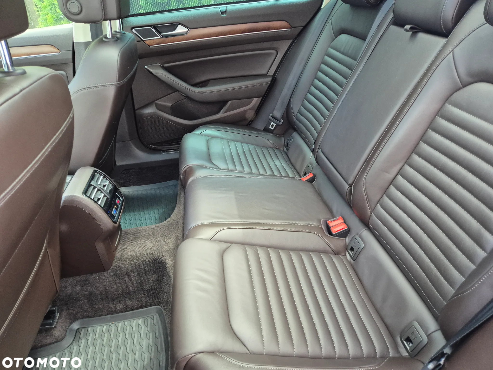 Volkswagen Passat Variant 2.0 TDI SCR DSG Highline - 11