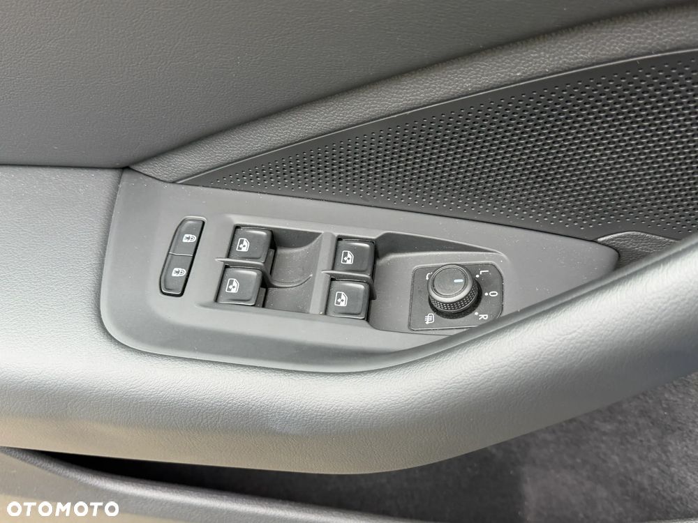 Volkswagen Passat Variant 1.5 TSI ACT mHEV Business Plus DSG - 27