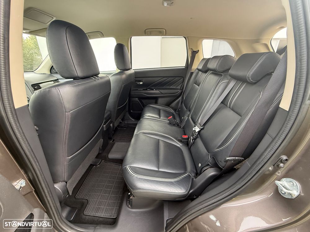 Mitsubishi Outlander 2.0 Instyle Navi - 31