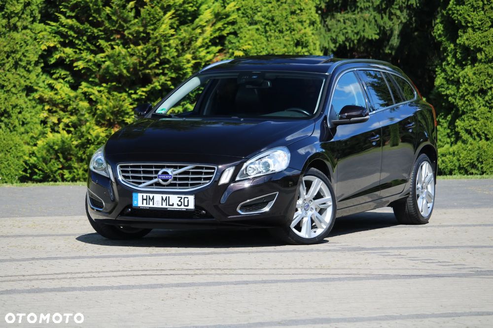 Volvo V60 D5 Summum - 1