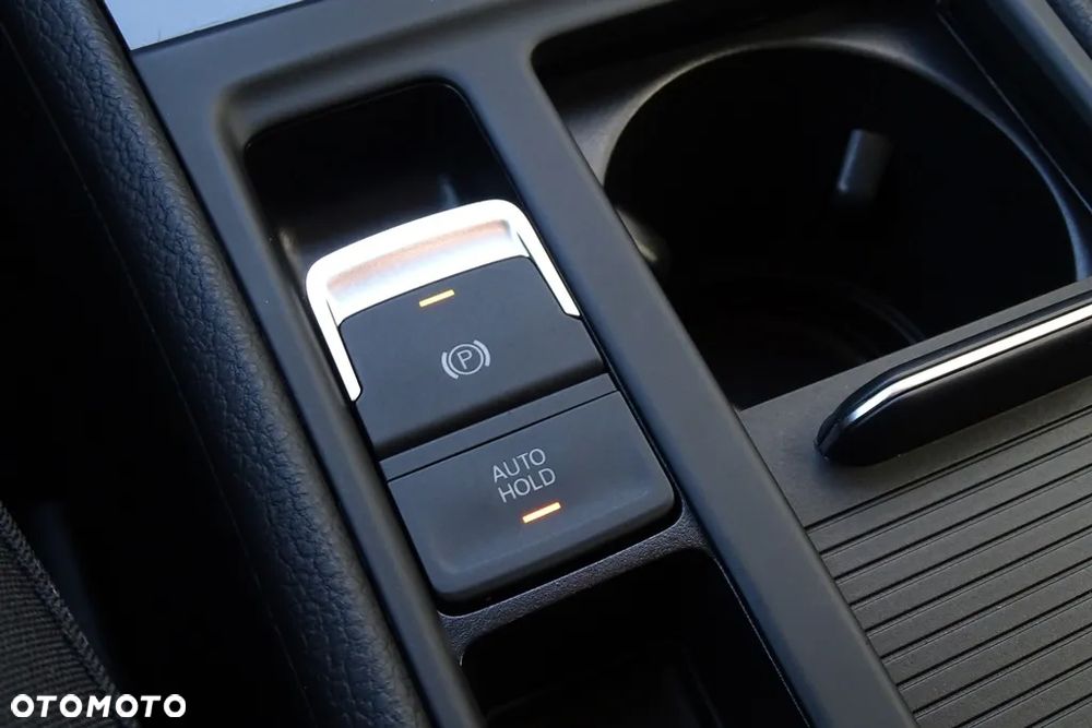 Volkswagen Golf VII 1.6 TDI BMT Trendline - 29